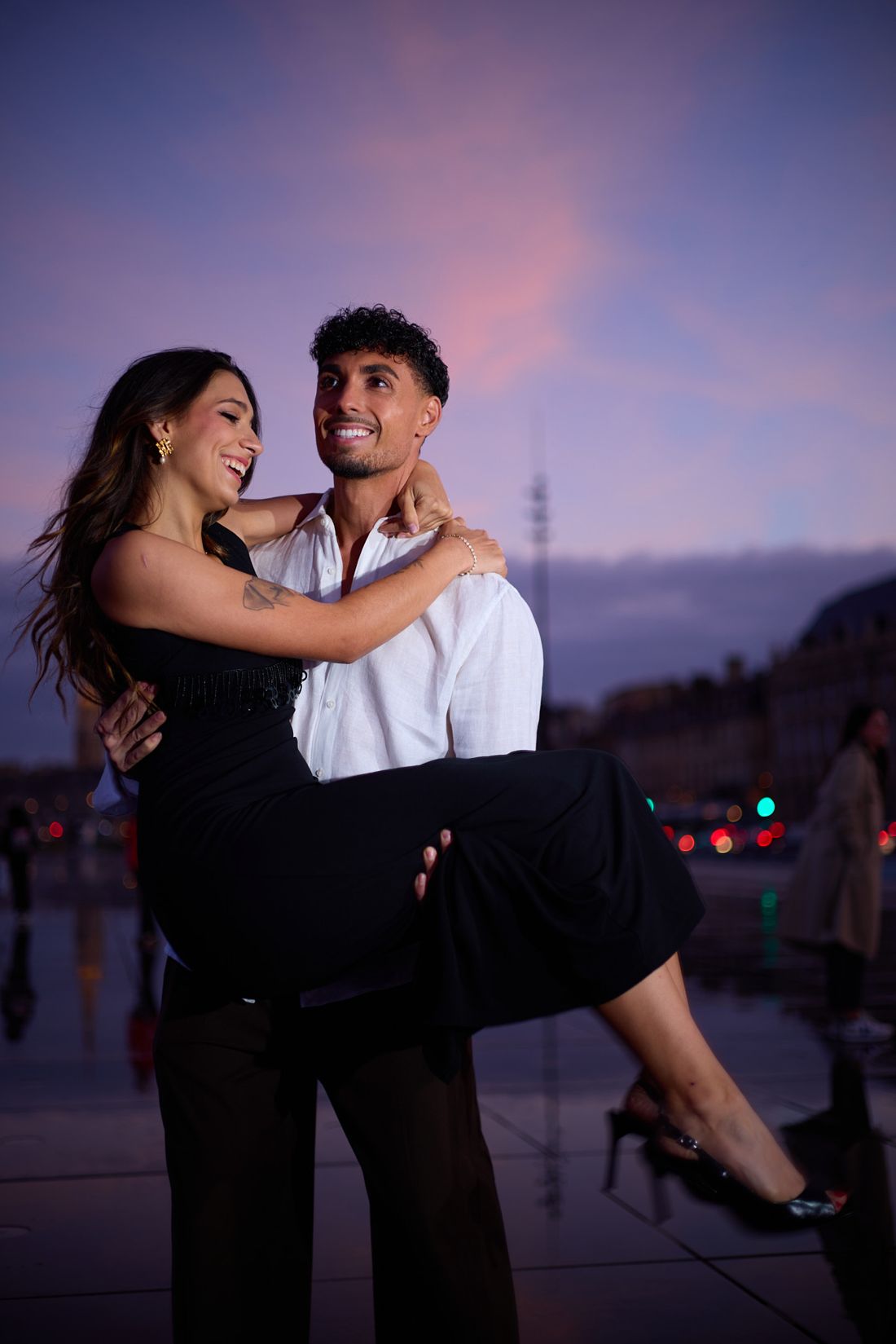 Couple qui rit au Miroir d'eau